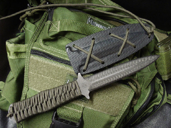 CarbonFiberDagger.jpg