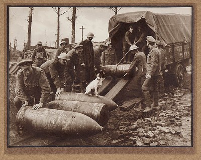 17 Unloading 15 inch Howitzer shells[1].jpg